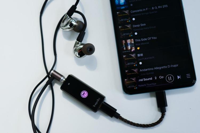 播放MQA文件格式的音乐会紫色显示 品玩lzh拍摄