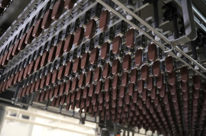 　　柔性生产线打造的梦龙冰淇淋