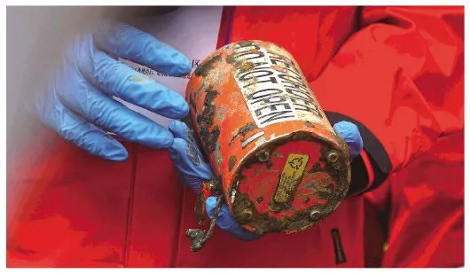 　·被发现的第二部黑匣子。新华社记者陆波岸摄