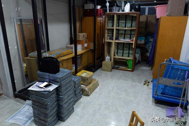 曾经堆得满满当当的房间，仅剩下几十件包裹。九派新闻记者马骁 摄