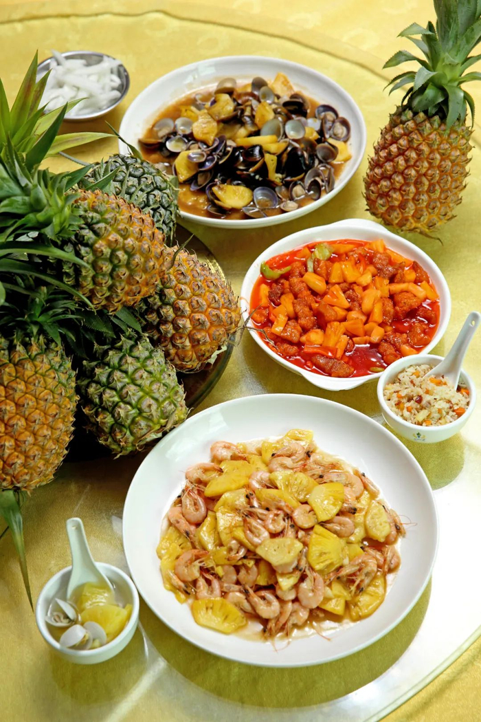 ▲7月的菠萝甜度不够，用来做菜则酸酸甜甜味道刚好（张雷 摄）