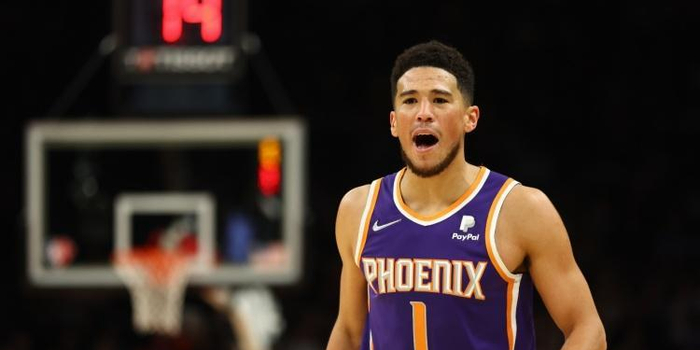 布克对阵约基奇关键战成季后赛风向标