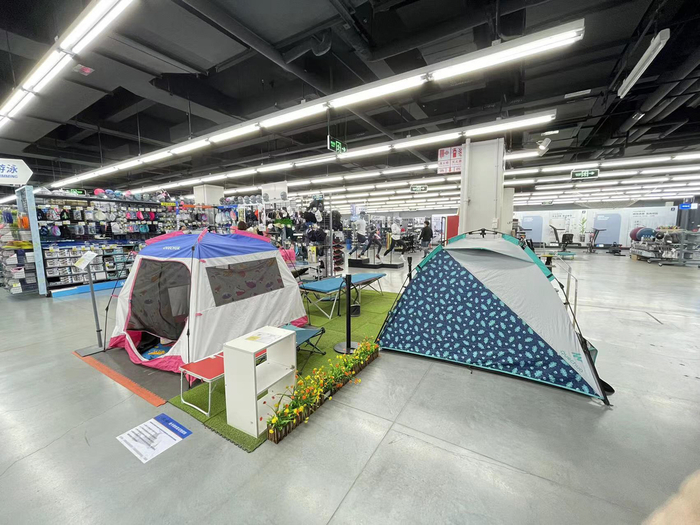 户外用品。王卉 摄