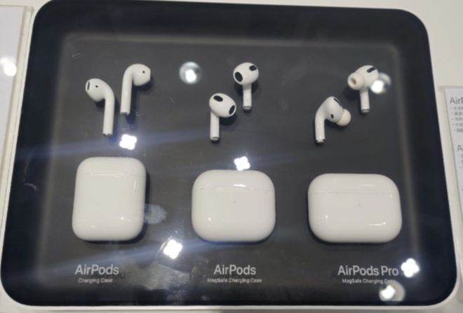 中间为AirPods 3 图源：时代财经