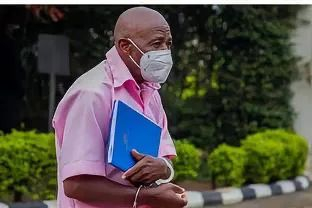 ·被捕后的鲁塞萨巴吉纳。