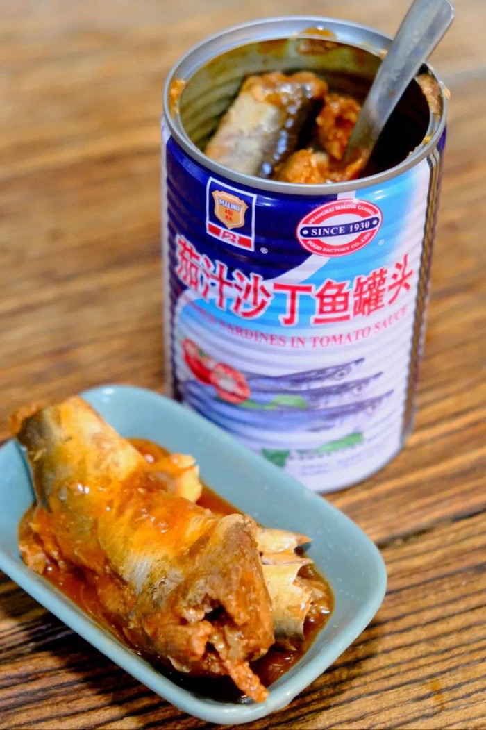 圈粉无数的梅林沙丁鱼罐头，配白粥神器。摄影 / 烁星