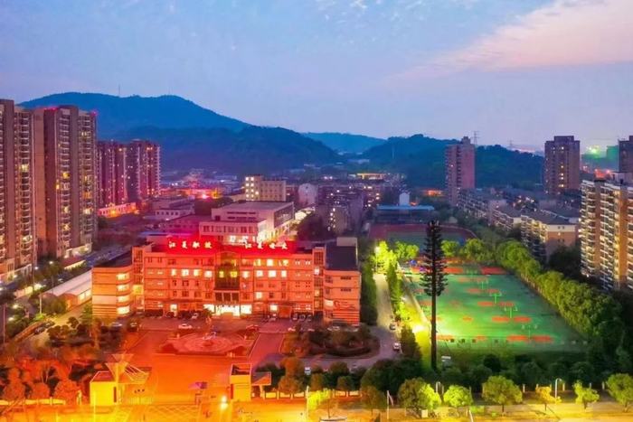 贺飞曾就读的武汉某远城区职业中学。&nbsp;&nbsp;　图源学校官网