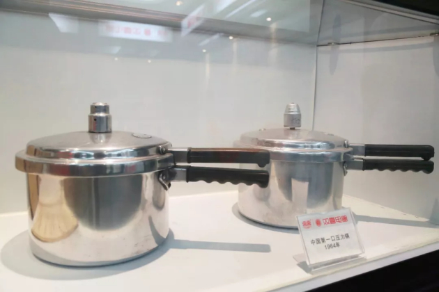 　　中国第一口压力锅