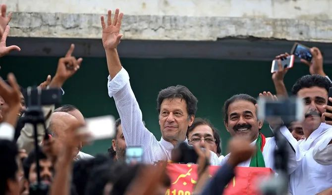 　　·2018年，伊姆兰·汗（中）当选巴基斯坦总理。