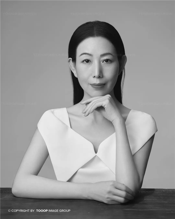 　　绝对人气2022【她光芒】嘉宾:邓邦莲