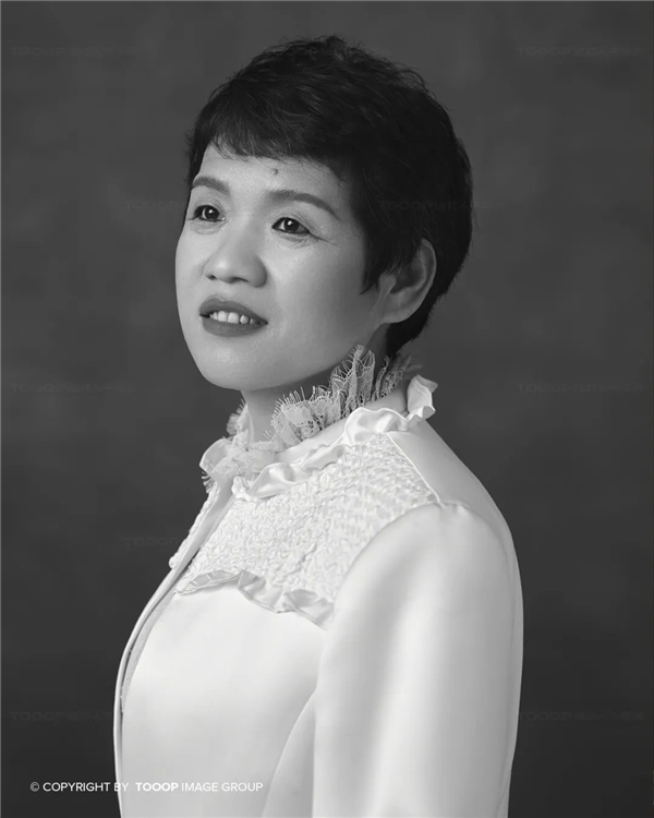 　　绝对人气2022【她光芒】嘉宾:张军风