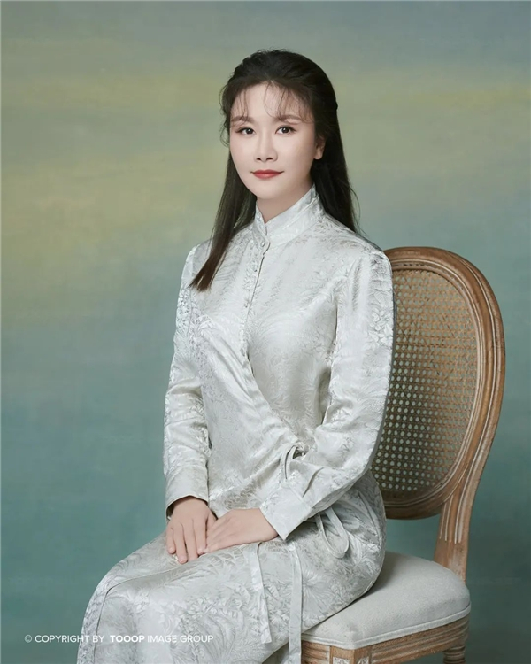 　　绝对人气2022【她光芒】嘉宾:郝萌