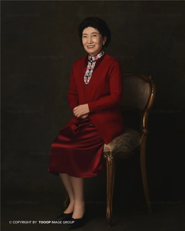 　　绝对人气2022【她光芒】嘉宾:贠恩凤