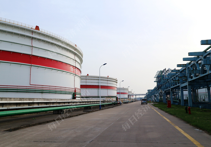 位于浙江舟山的油储基地。图片来源来源：每经记者 叶晓丹 摄（资料图）