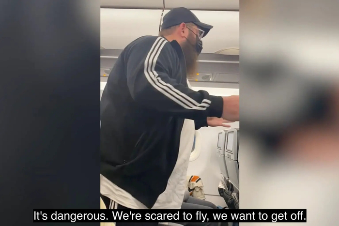 男子要求下飞机