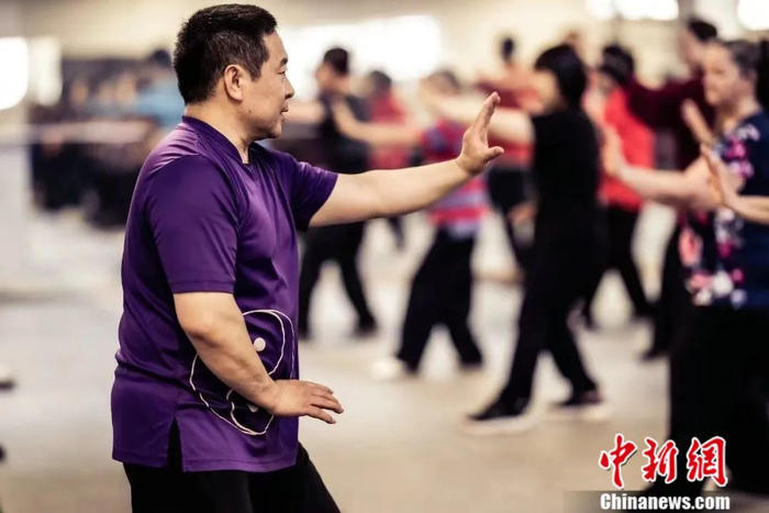 武冬教授中国武术。中新社发 受访者 供图