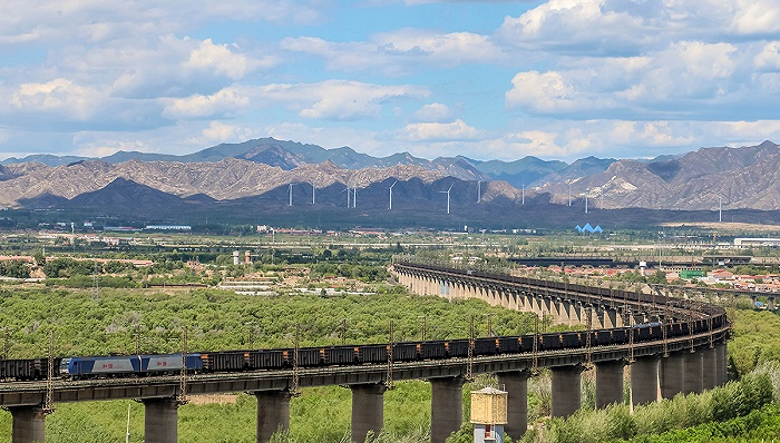 大秦铁路。图片来源：视觉中国