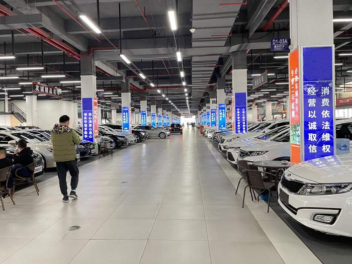 新能源车型在二手车市场中并不多见。吴博峰/摄