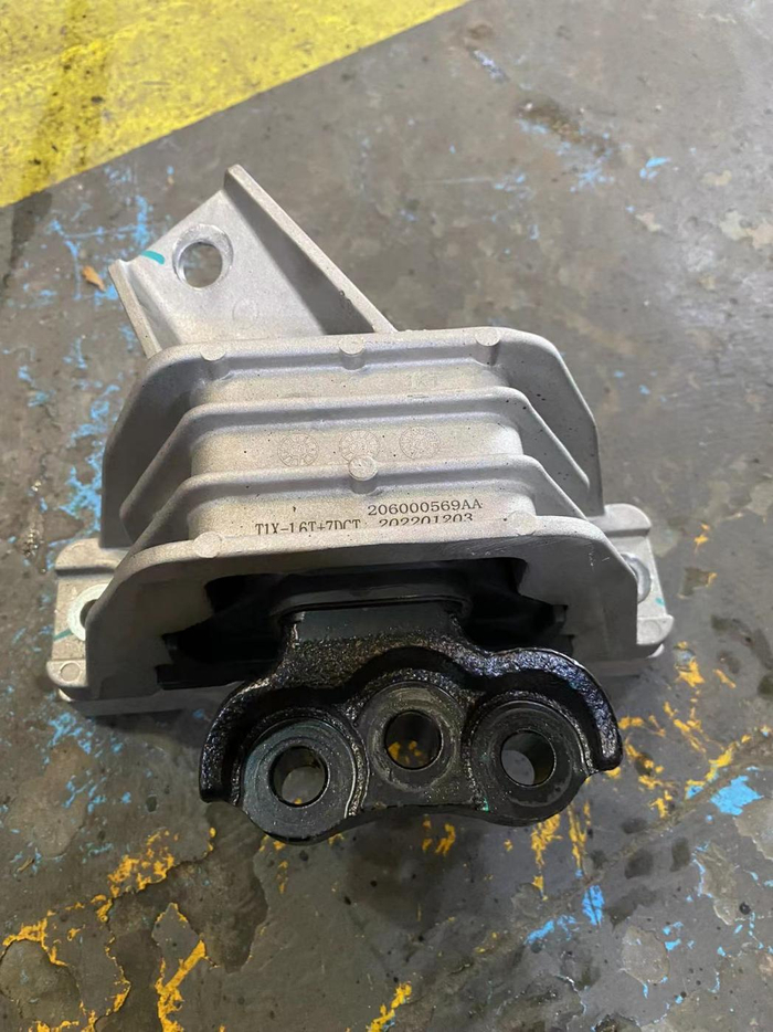 （更换下来的机脚 图片由车主提供）