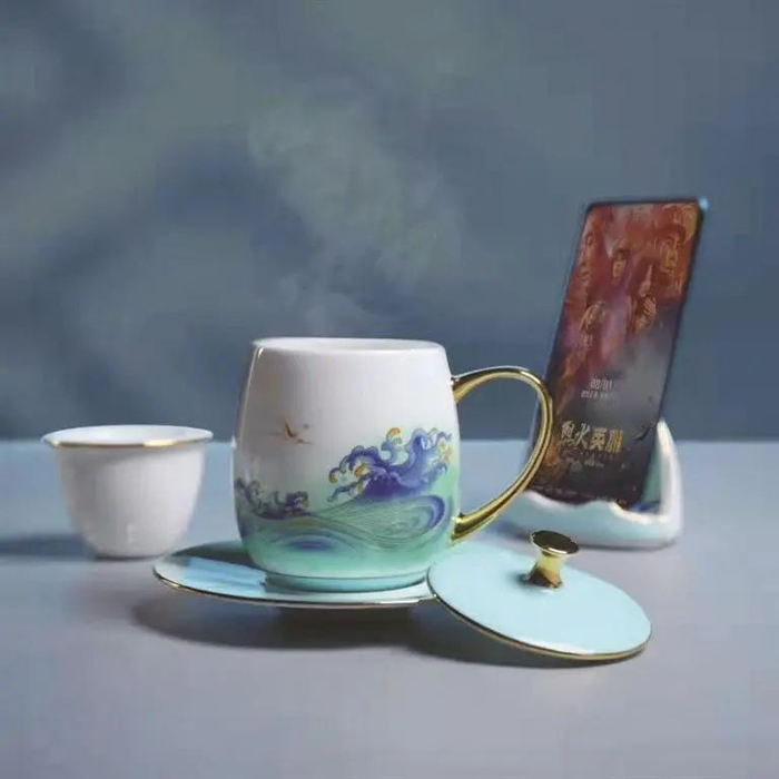 华光国瓷《碧水金涛》盖杯