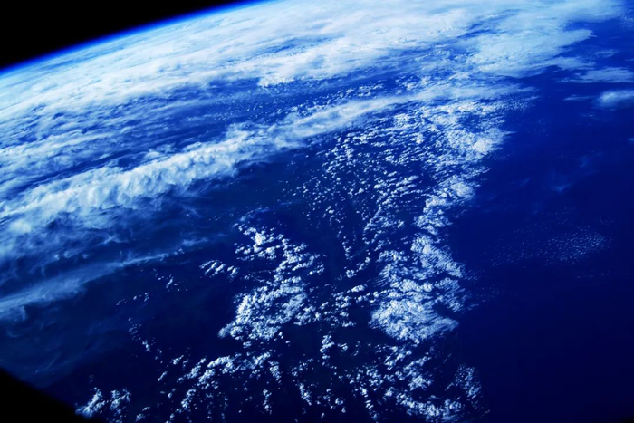▲航天员聂海胜在太空中拍摄到的蓝色地球