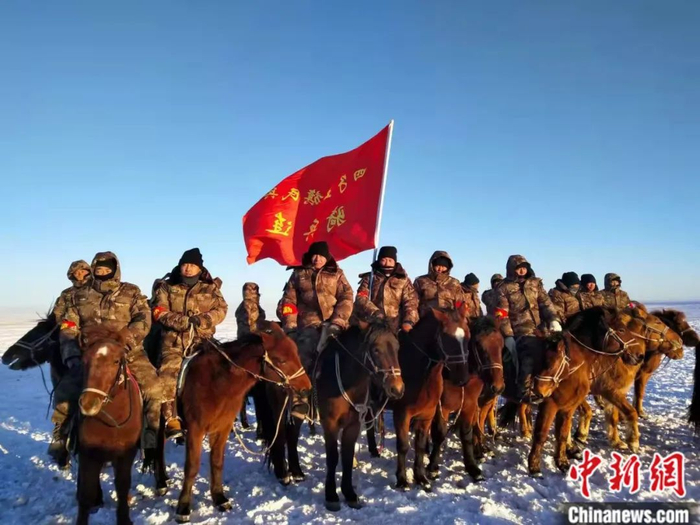 图为负责搜索“嫦娥五号”的四子王旗民兵骑兵连。中新社记者 张林虎 摄
