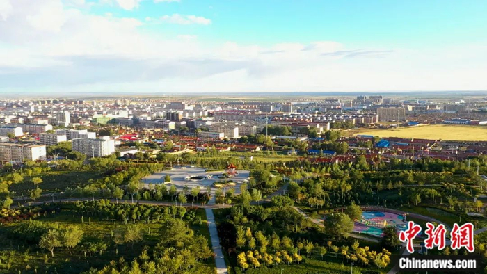 图为四子王旗乌兰花镇街景。杨涛 摄