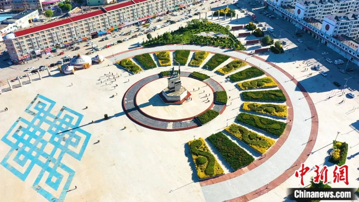 图为四子王旗乌兰花镇街景。  杨涛摄