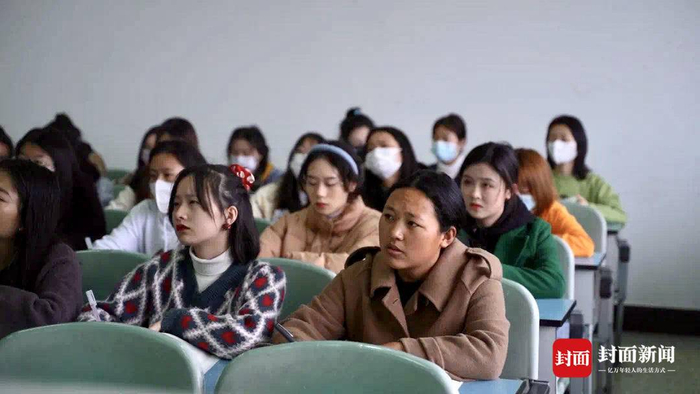 ▲ 吉极么英扎在上课