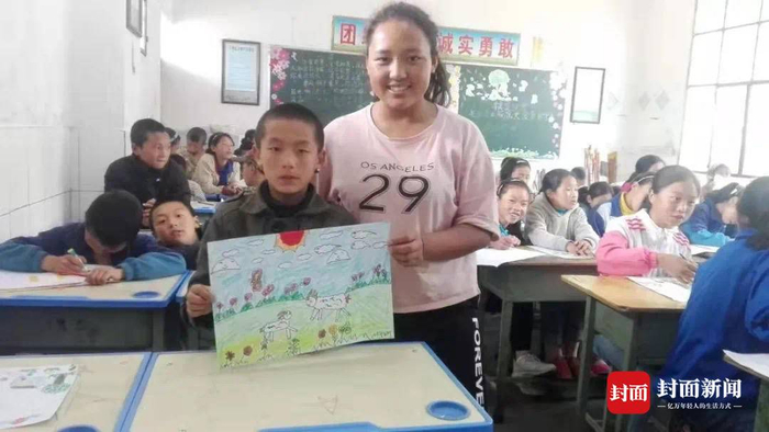 ▲ 吉极么英扎在家乡支教