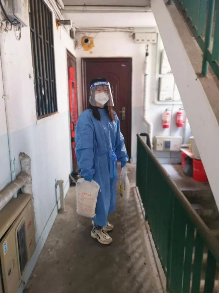 浦东陆家嘴街道梅园三村小区“大米”团团长赵静