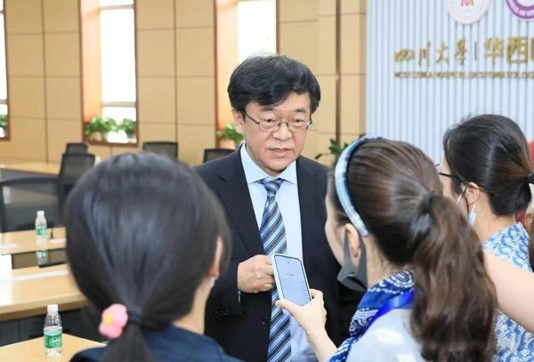 　　华西口腔医院田卫东教授