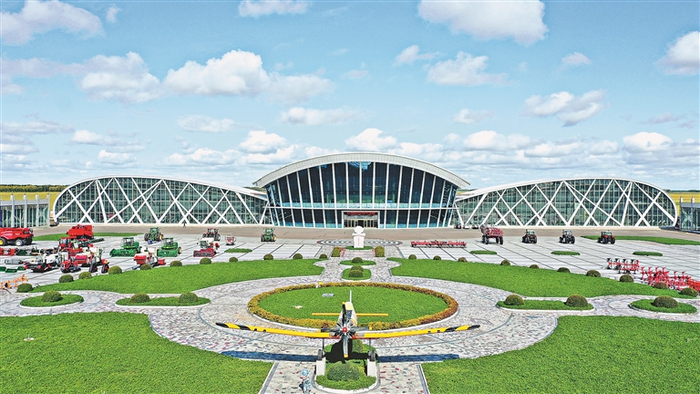     北大荒智慧农业农机中心。