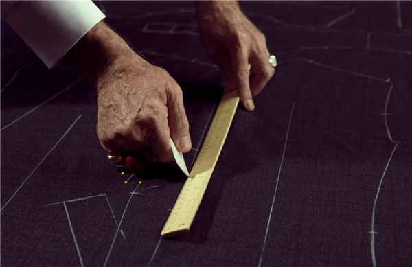 　　GORNIA致力于为亚洲人打造专属的西装