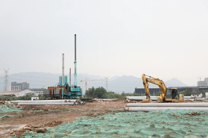△项目正在进行打桩阶段。图源 鼎湖发布