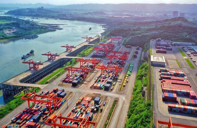 航拍果园港 冯旨意/摄