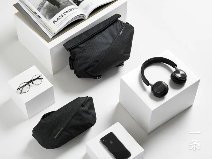 左：小号背包      右：中号背包