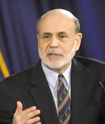 左：保罗·克鲁格曼，2008年诺贝尔经济学奖得主；右：本·伯南克，美国联邦储备委员会前主席。图源/网络