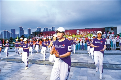     金钟社区群众健身活动。（吴晓琳 摄）