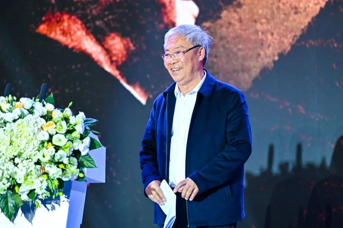 怀庄集团党委书记、董事长  陈果