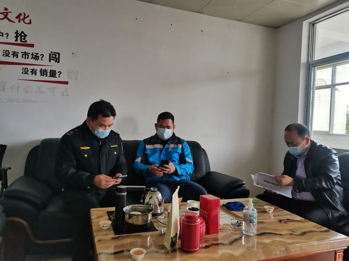 上图为副局长刘文飞2022年4月18日带队到华润水泥（上思）有限公司混凝土搅拌站调研，推动企业申报绿色建材产品认证