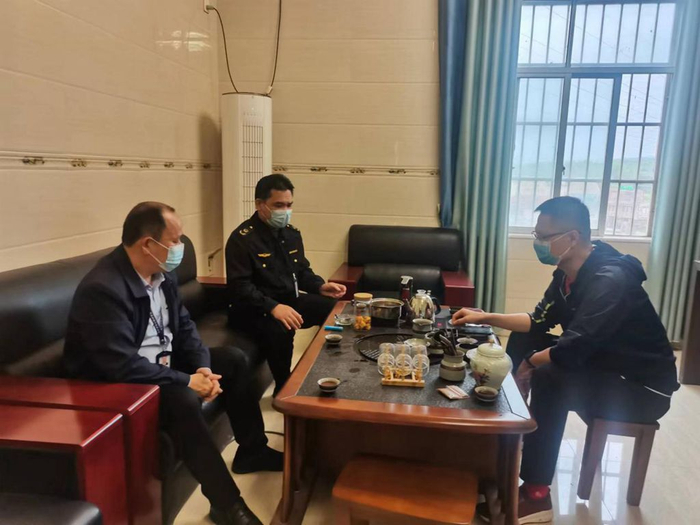 上图为副局长刘文飞2022年4月21日带队到上思县大伟混凝土有限公司调研，推动企业申报绿色建材产品认证