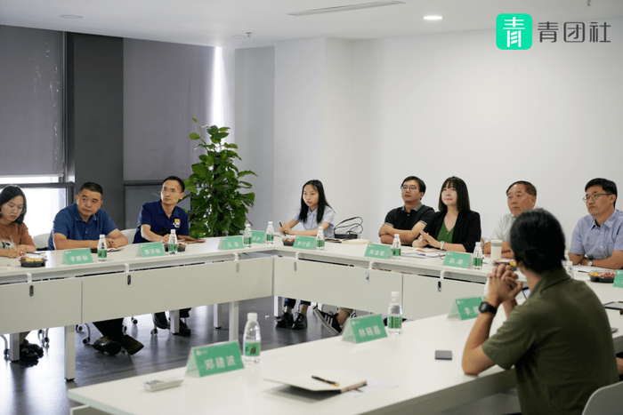 　　中国劳动和社会保障科学研究院专家一行走访青团社