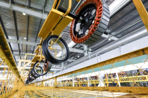 　　电机装配流水线