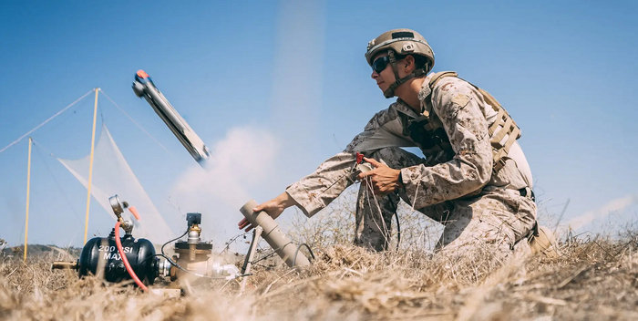 美军“弹簧刀”无人机测试画面（美国海军陆战队）