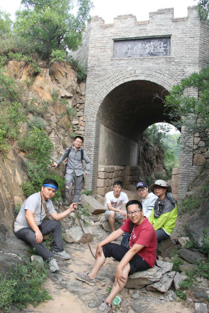 李晓杰团队部分成员在考察山西运城虞坂古道。（资料图片）