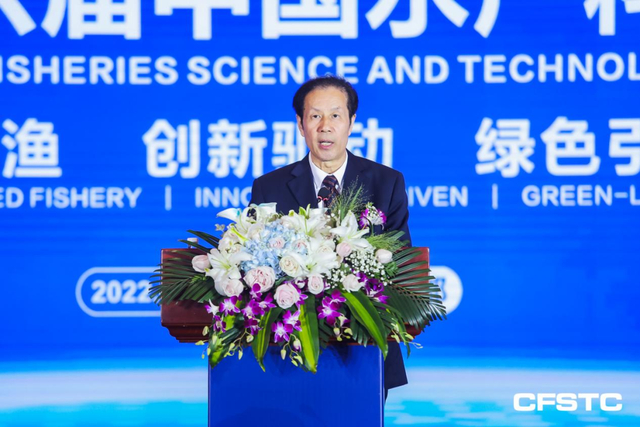 ▲ 四川省委省政府决策咨询委员会主任，省人大常委会原党组书记、副主任陈光志致辞