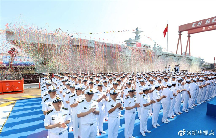 资料图：我国两栖攻击舰首舰下水 来源：新华视点