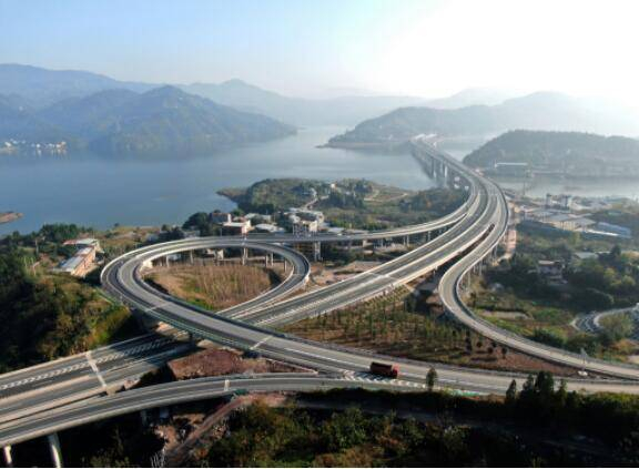 开州至城口高速公路东互通枢纽。彭海波/摄