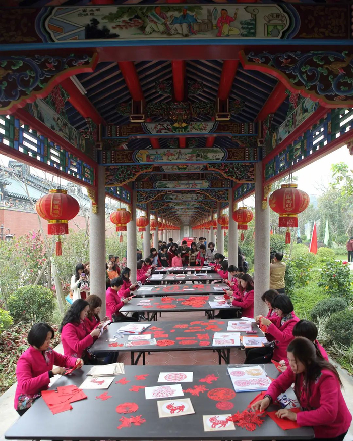 精巧雅致的剪纸（来源：郑奕潘）